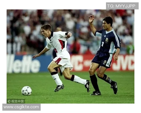 1998年法国世界杯足球明星球员表现回顾与精彩瞬间分析